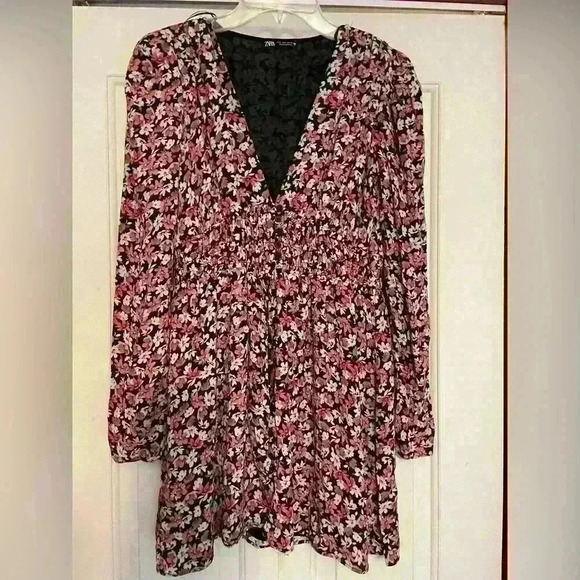 Zara Dresses & Skirts - Zara pink floral v neck long sleeve mini dress small